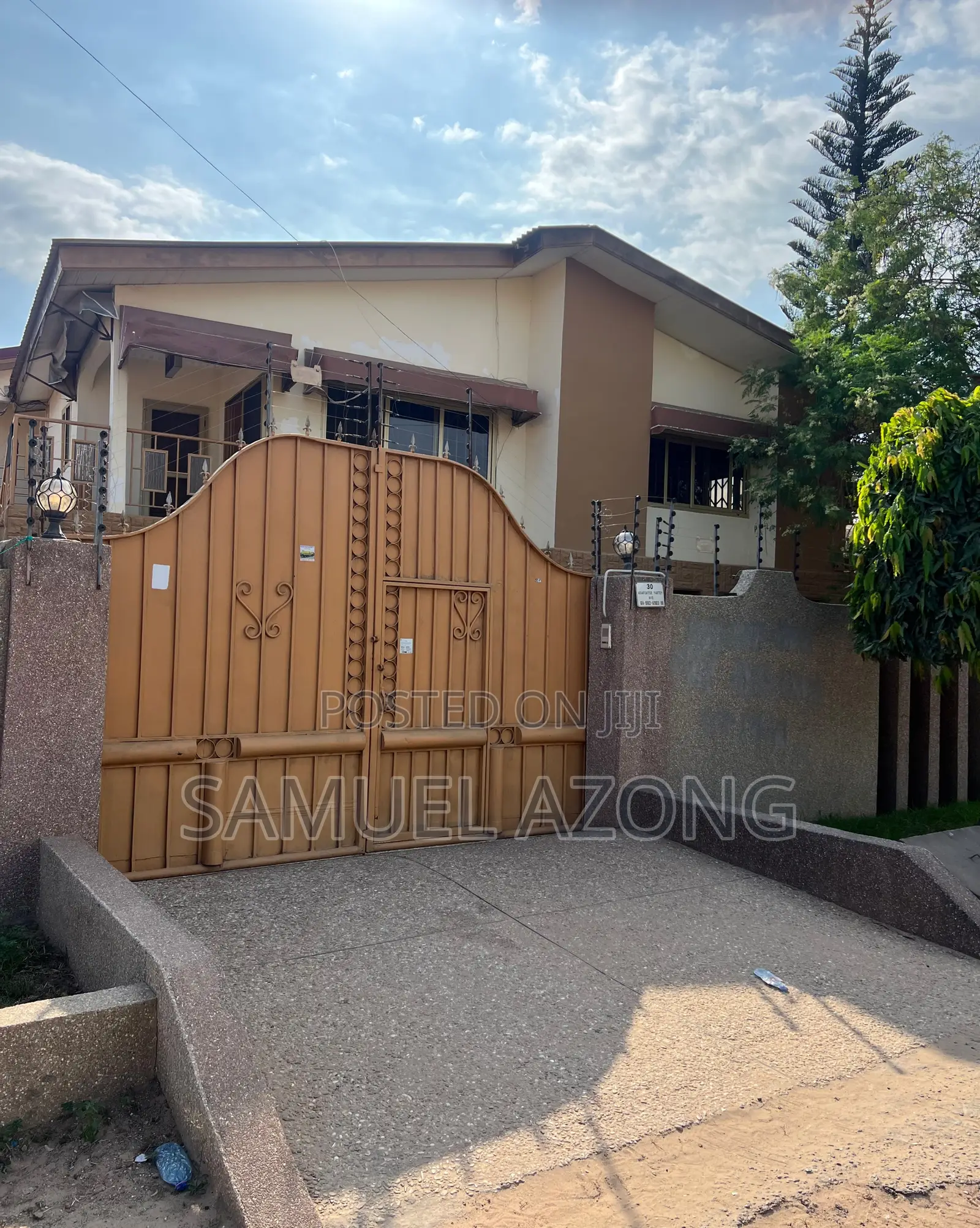 8bdrm House in Dansoman Estate, Round About for sale in Round About