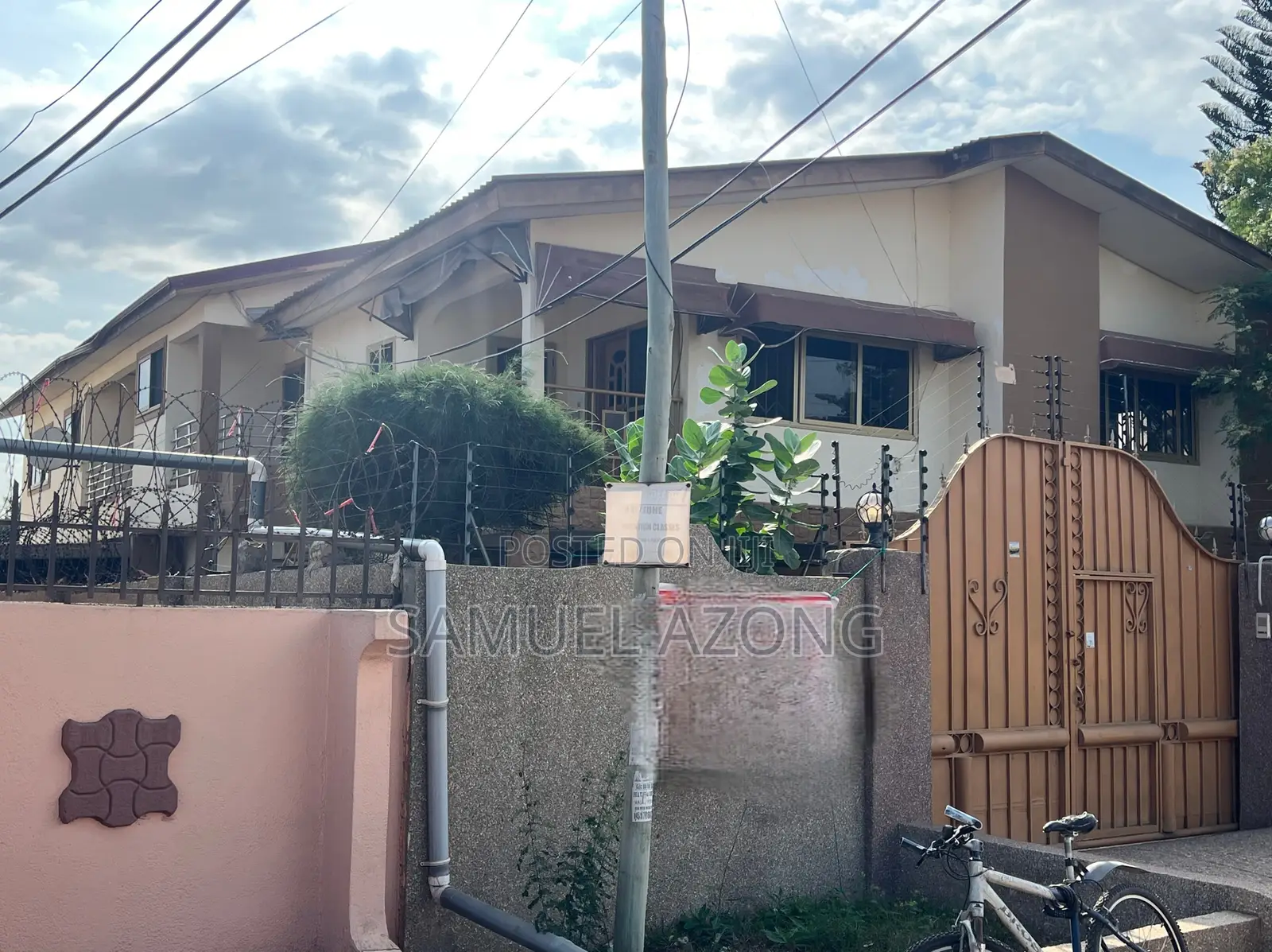 8bdrm House in Dansoman Estate, Round About for sale in Round About