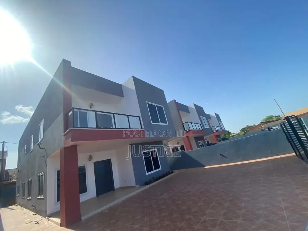 3bdrm House in Ashaley Botwe, Little Roses Area for rent in Little Roses Area