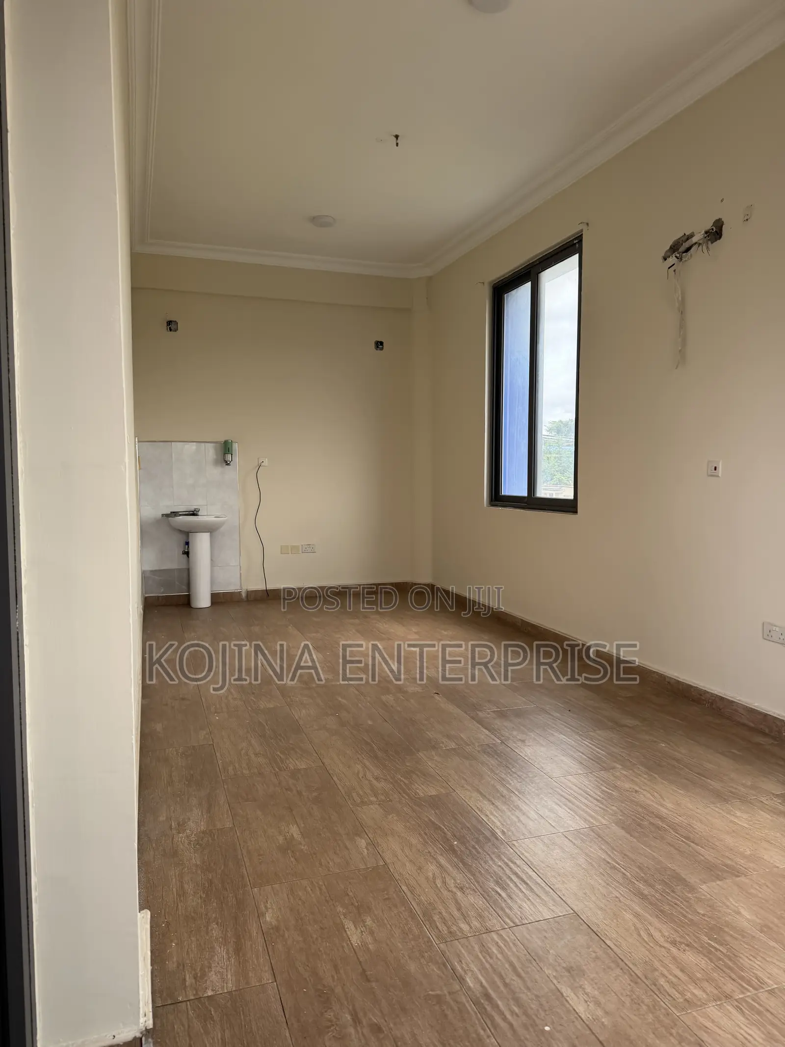 27.5 SQM Office Space for Rent – Asokwa New Road in Kumasi Metropolitan