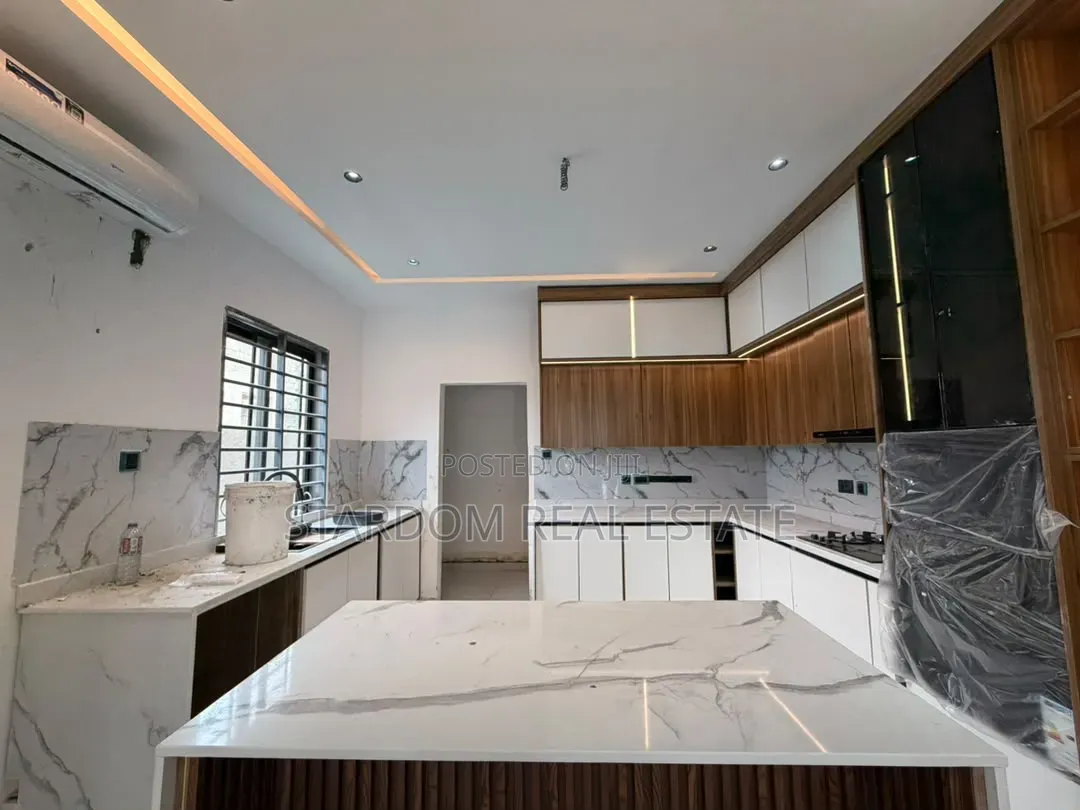 3bdrm Bungalow in Lakeside Estate for sale in Lake Side Estate