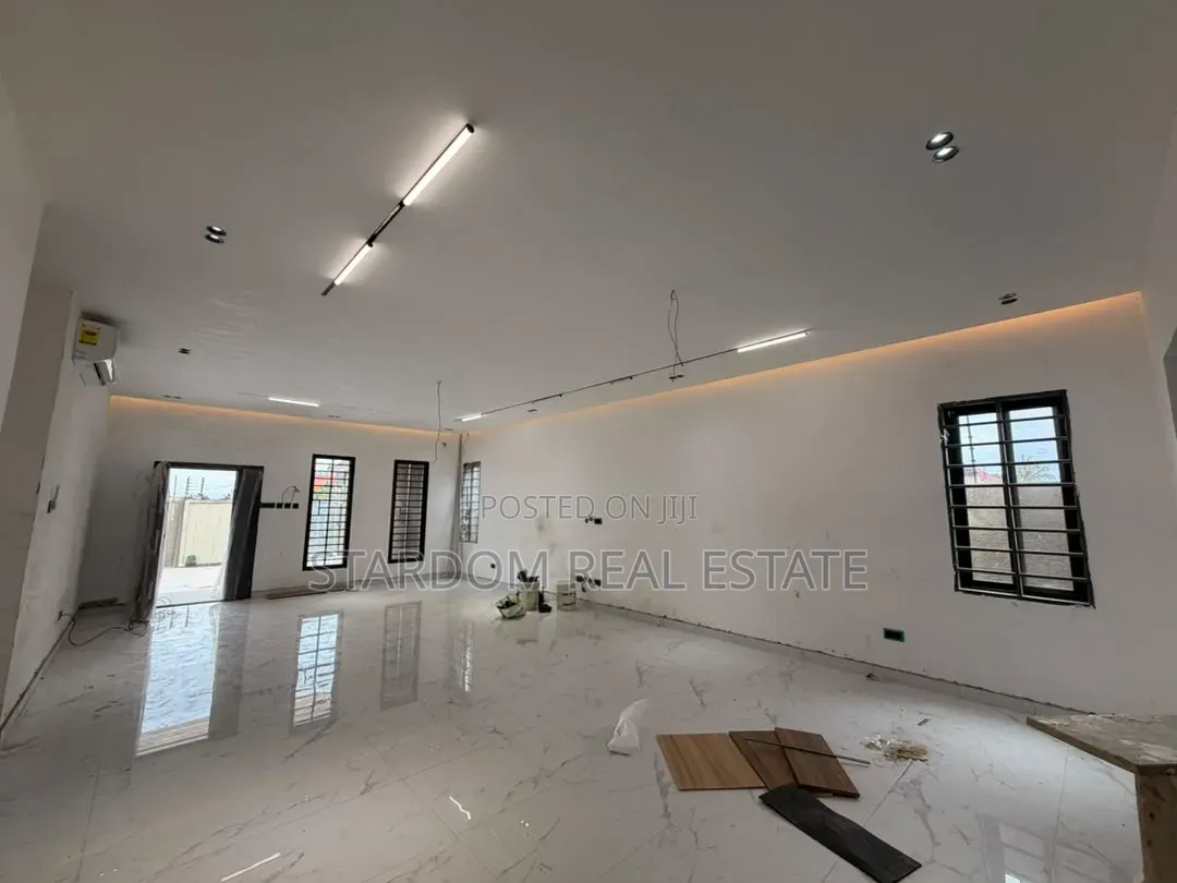 3bdrm Bungalow in Lakeside Estate for sale in Lake Side Estate