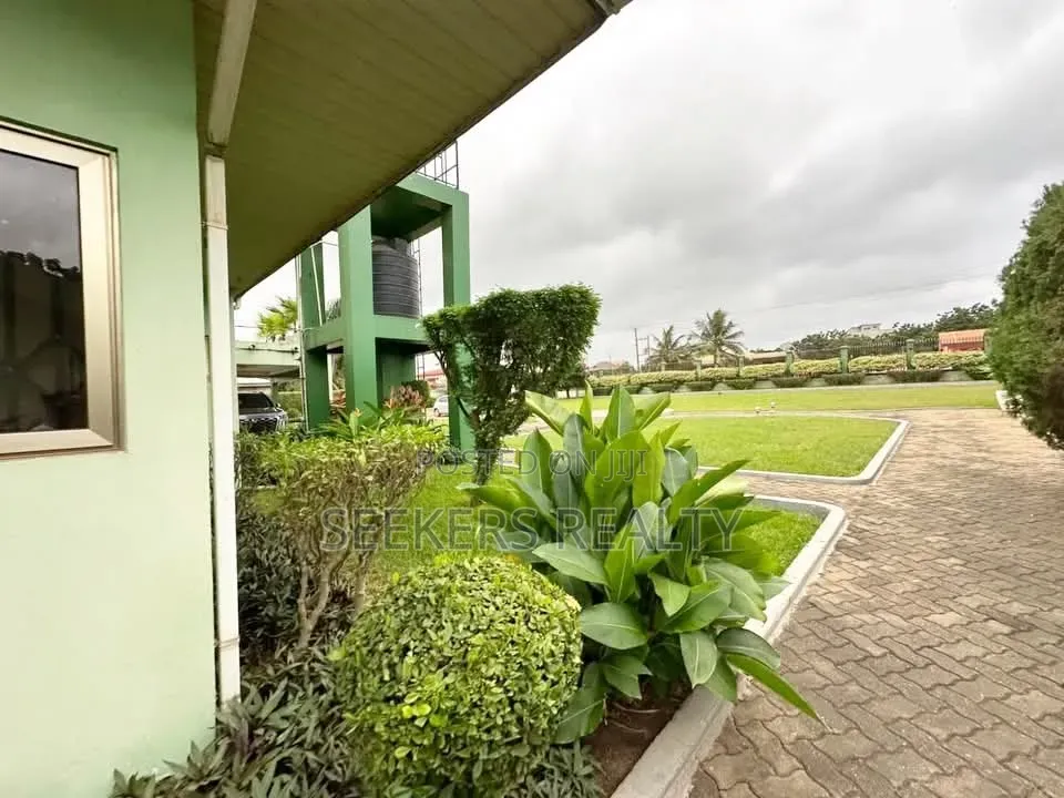 6bdrm House in Ghana Flag for sale in Ghana Flag