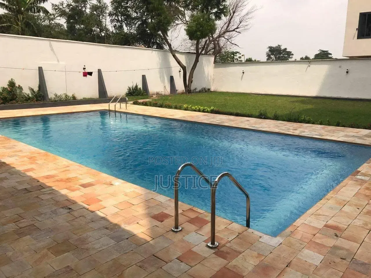 Furnished 3bdrm Apartment in Airport for sale in Airport Residential Area