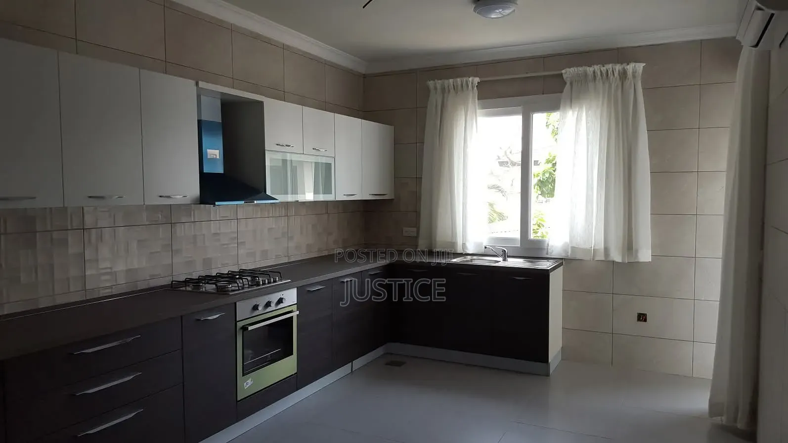 Furnished 3bdrm Apartment in Airport for sale in Airport Residential Area