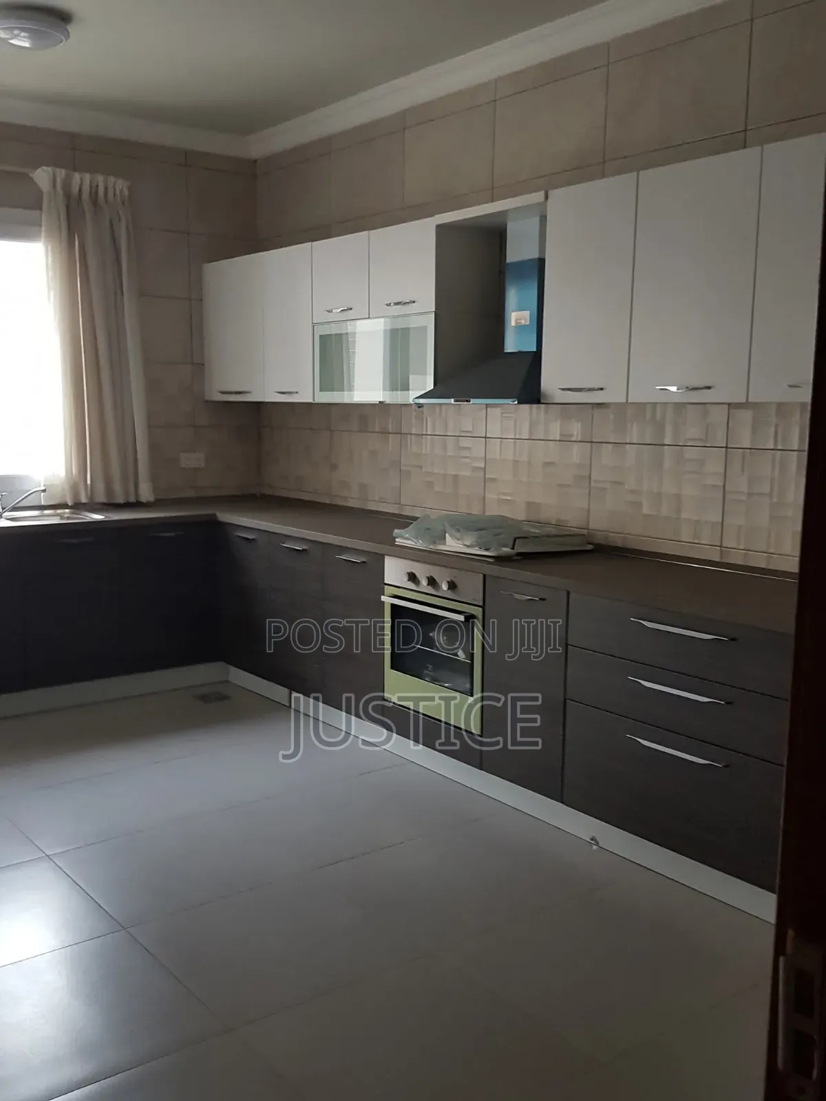 Furnished 3bdrm Apartment in Airport for sale in Airport Residential Area