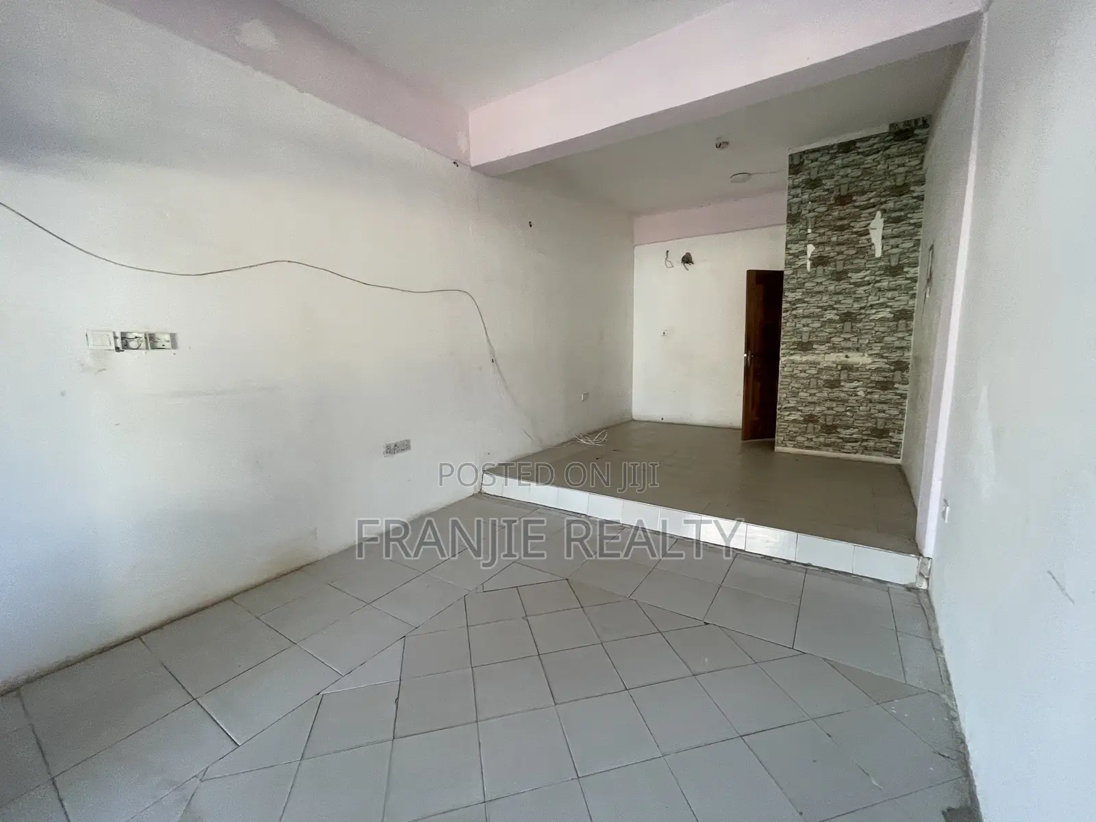 Shop for Rent at New Bortianor in West Hills Mall Area