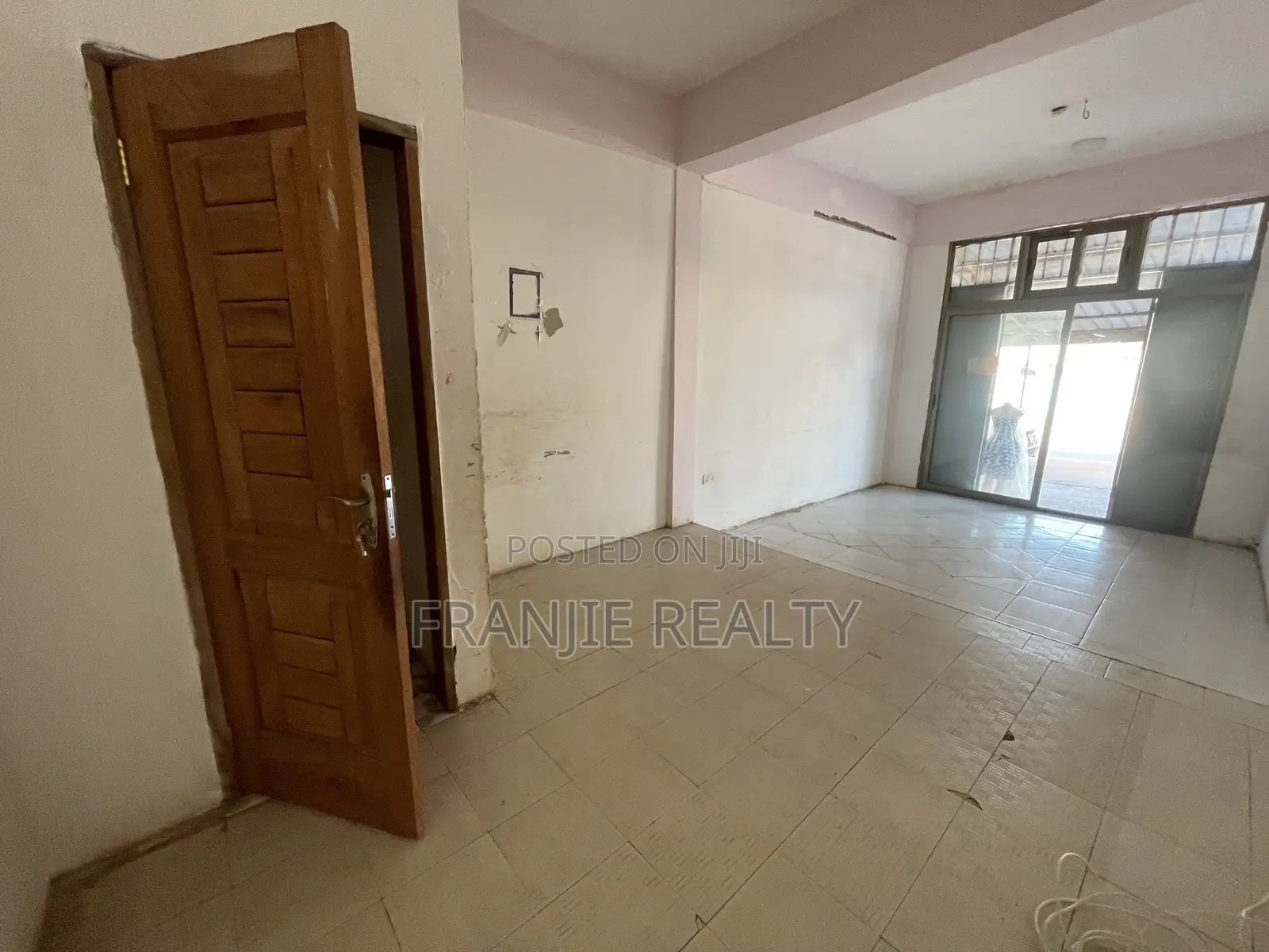 Shop for Rent at New Bortianor in West Hills Mall Area