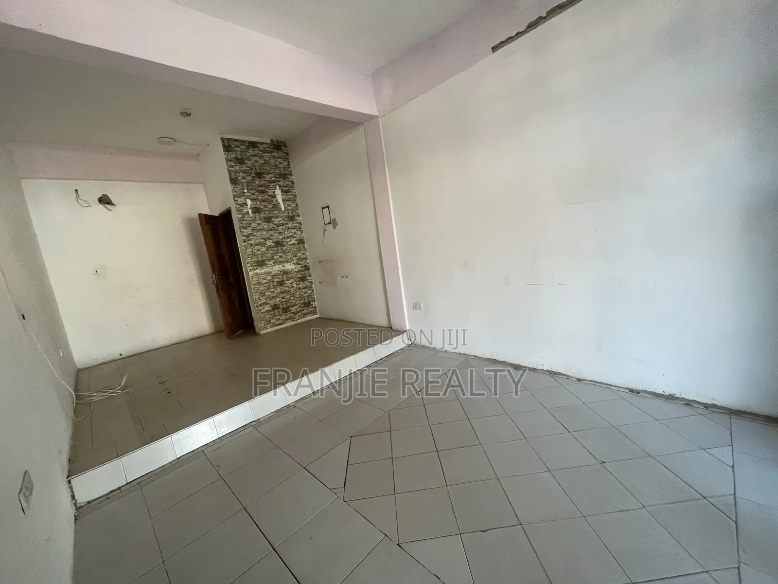 Shop for Rent at New Bortianor in West Hills Mall Area