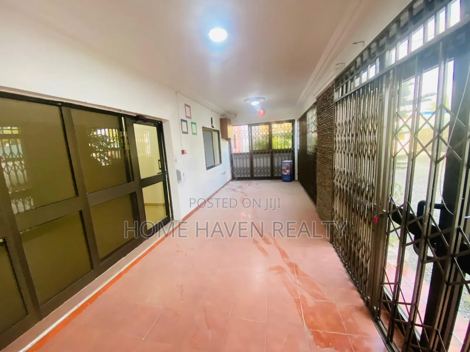 11bdrm House in Dzorwulu for rent in Dzorwulu