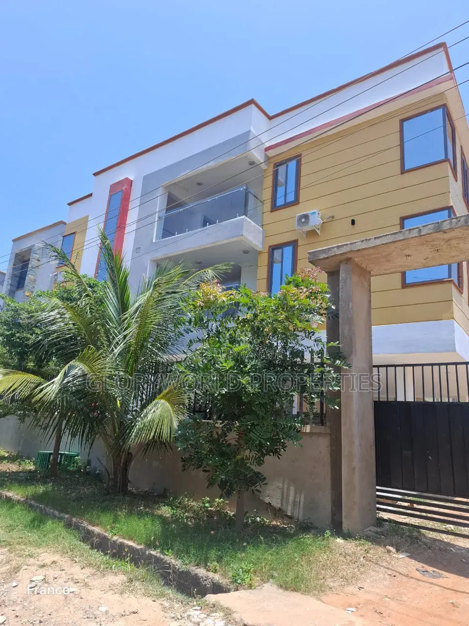 2bdrm Apartment in Baatsona Total for sale in Baatsona Total