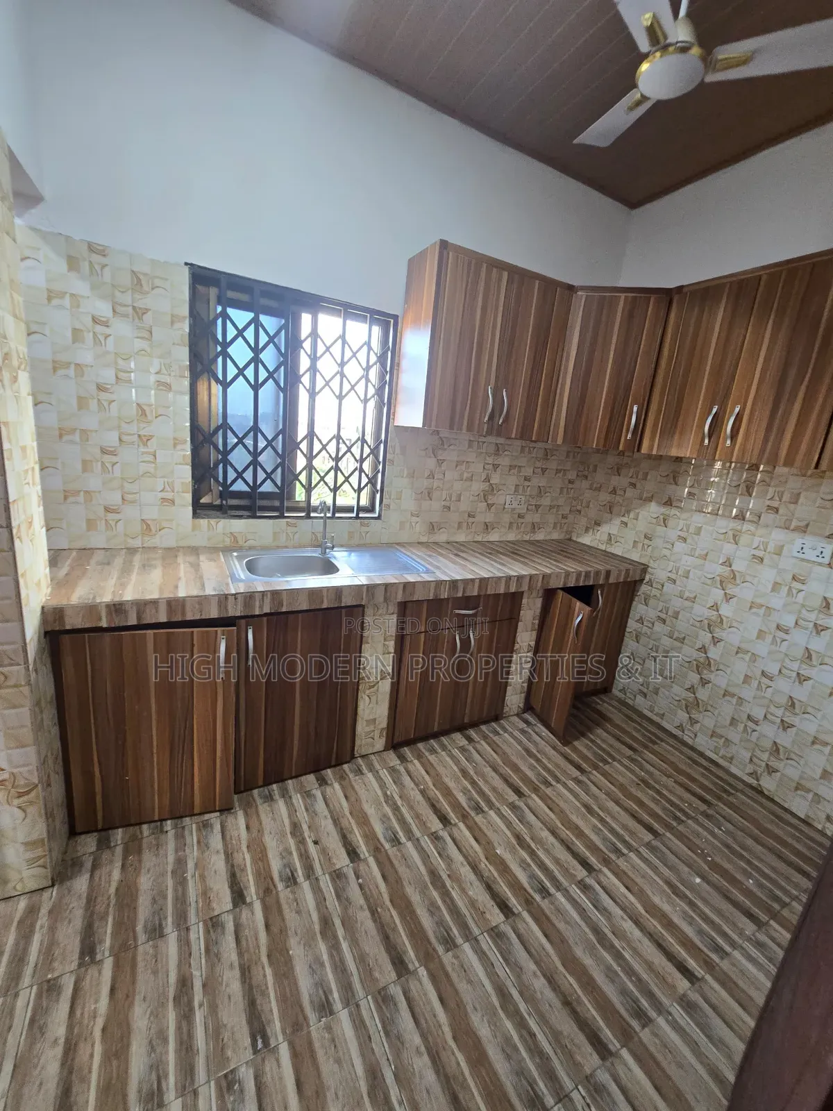 2bdrm Apartment in Paris Villa, New Town for rent in New Town
