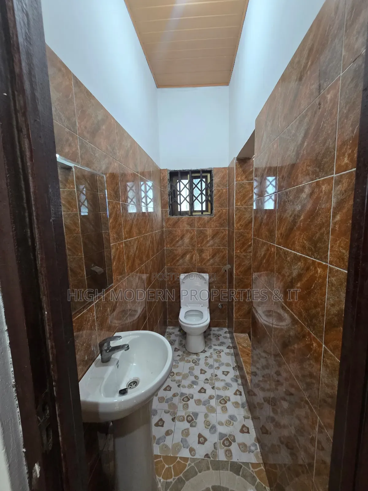 2bdrm Apartment in Paris Villa, New Town for rent in New Town