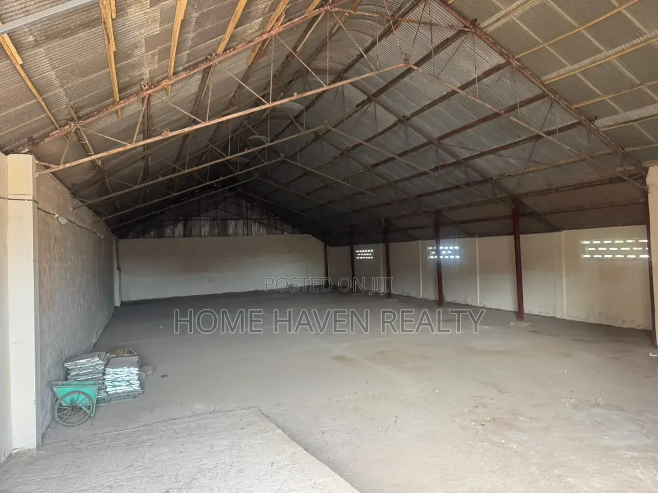 1250 Square Meter Warehouse for Rent at Circle Avenor in Circle Station Area