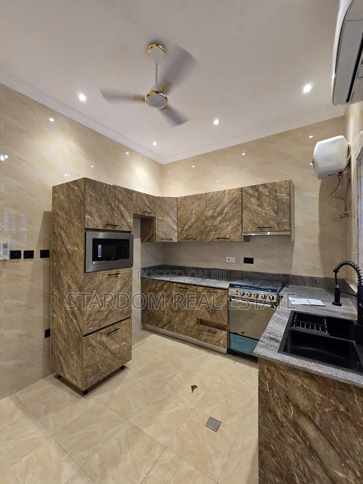 3bdrm Bungalow in Baatsona Spintex for sale in Baatsona Total