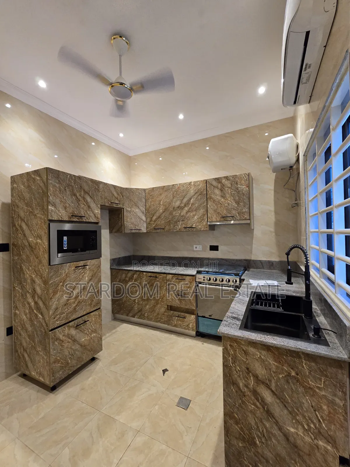 3bdrm Bungalow in Baatsona Spintex for sale in Baatsona Total
