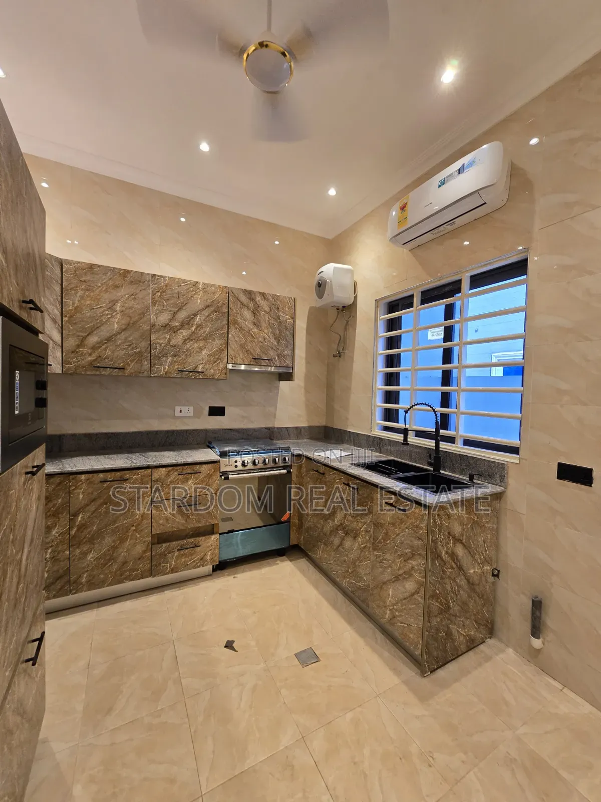 3bdrm Bungalow in Baatsona Spintex for sale in Baatsona Total
