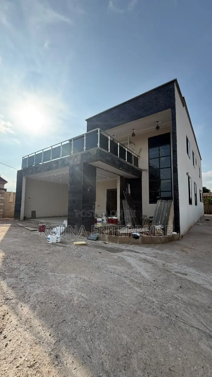 5bdrm Townhouse/Terrace in Brofoyedru, Kumasi Metropolitan for sale in Kumasi Metropolitan