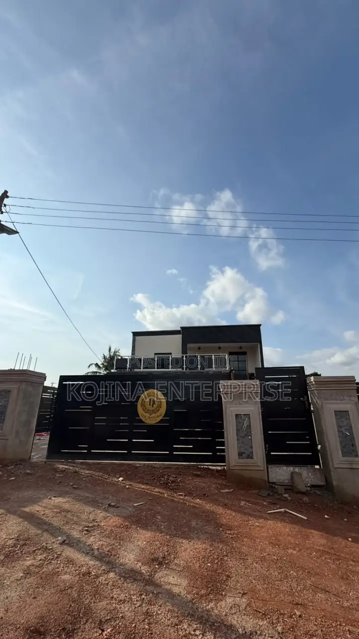 5bdrm Townhouse/Terrace in Brofoyedru, Kumasi Metropolitan for sale in Kumasi Metropolitan
