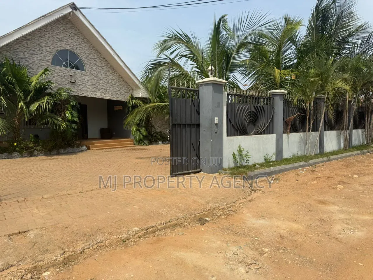 7bdrm House in Community 26 for rent in Community 25