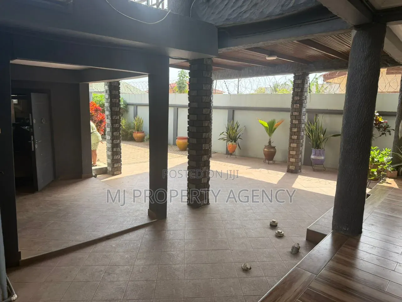 7bdrm House in Community 26 for rent in Community 25