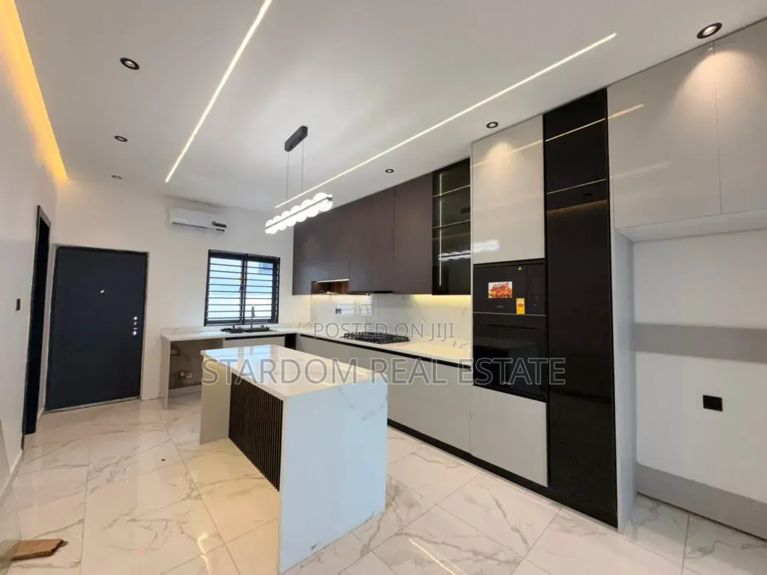 4bdrm Duplex in Lakeside Estate for sale in Lake Side Estate