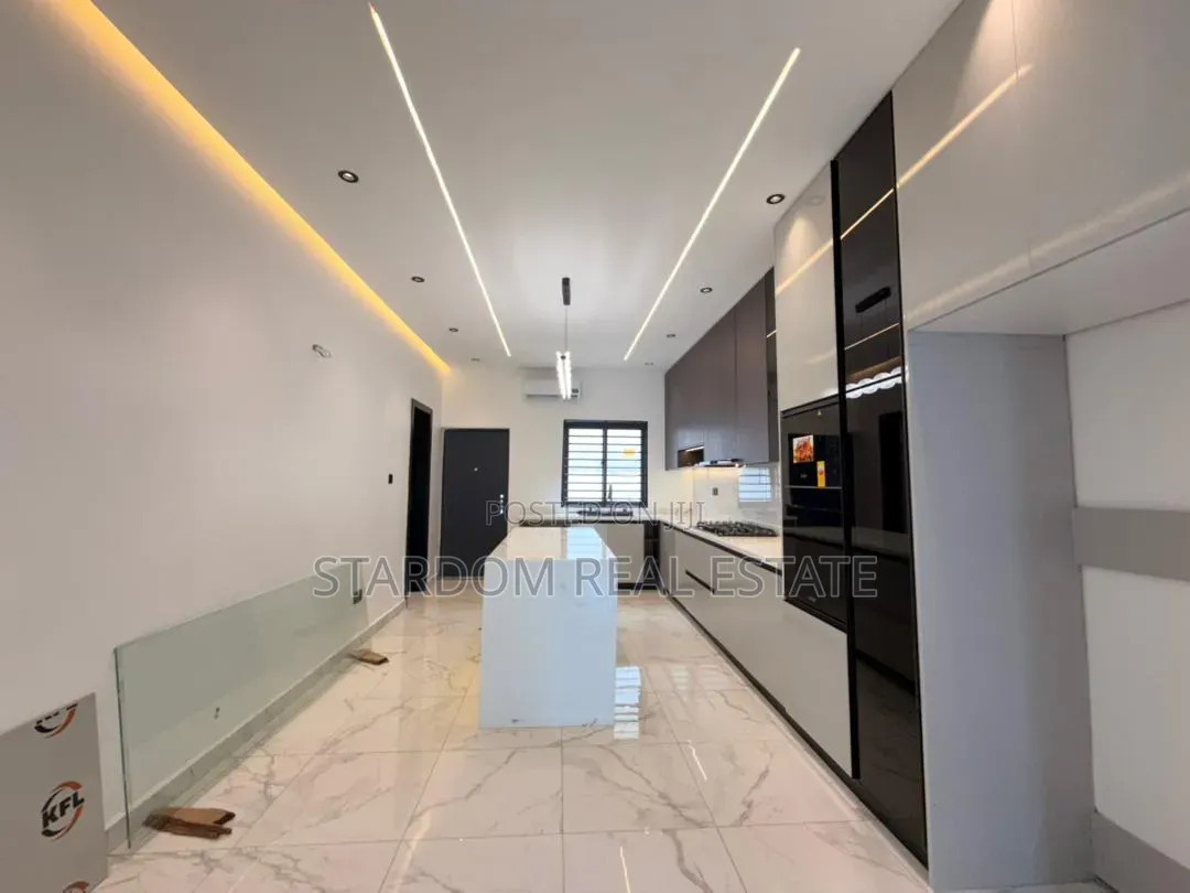 4bdrm Duplex in Lakeside Estate for sale in Lake Side Estate