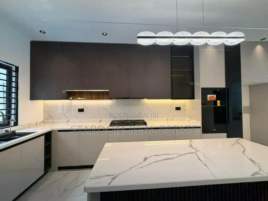 4bdrm Duplex in Lakeside Estate for sale in Lake Side Estate