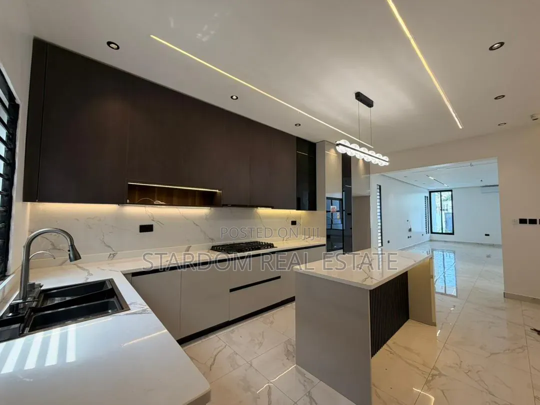 4bdrm Duplex in Lakeside Estate for sale in Lake Side Estate