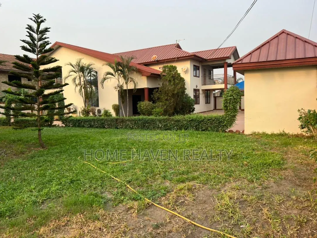5bdrm House in Weija Scc Dvla for sale in Weija Junction