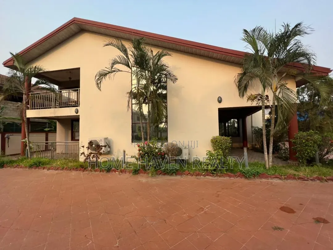 5bdrm House in Weija Scc Dvla for sale in Weija Junction