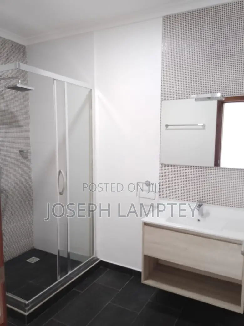 4bdrm Townhouse / Terrace in Joseph Lamptey, US Embassy Area for rent in US Embassy Area