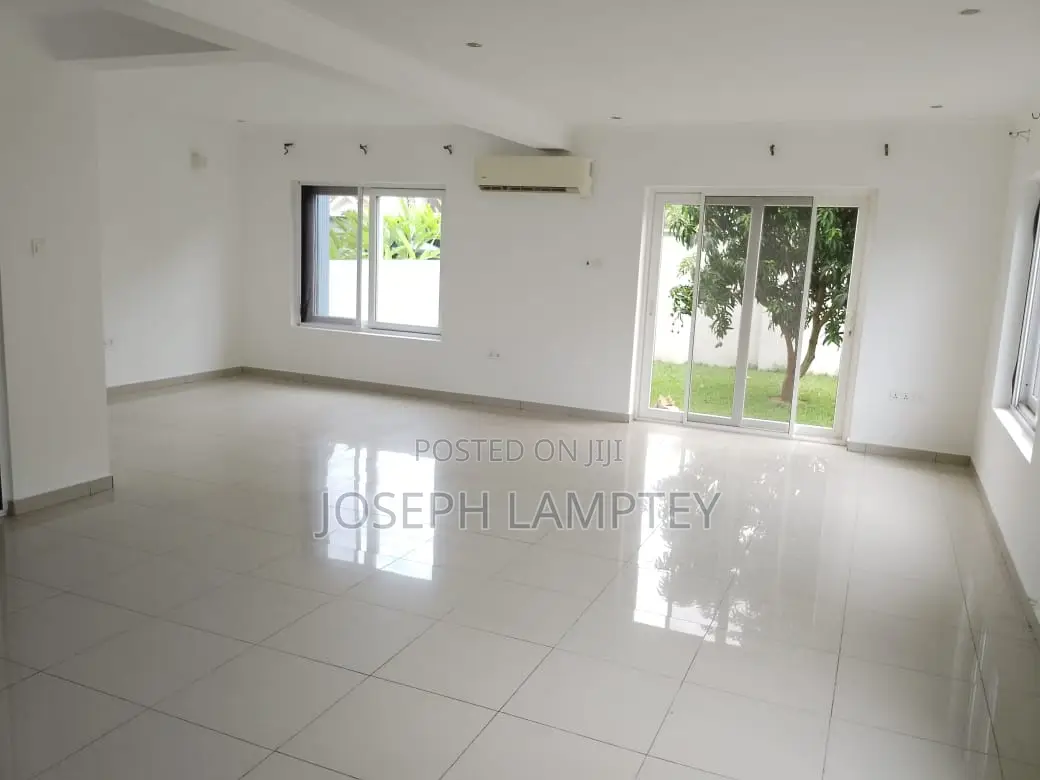 4bdrm Townhouse / Terrace in Joseph Lamptey, US Embassy Area for rent in US Embassy Area