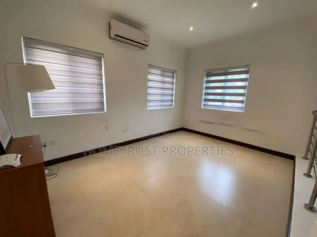 4bdrm Duplex in Airport Residential for sale in Airport Residential Area