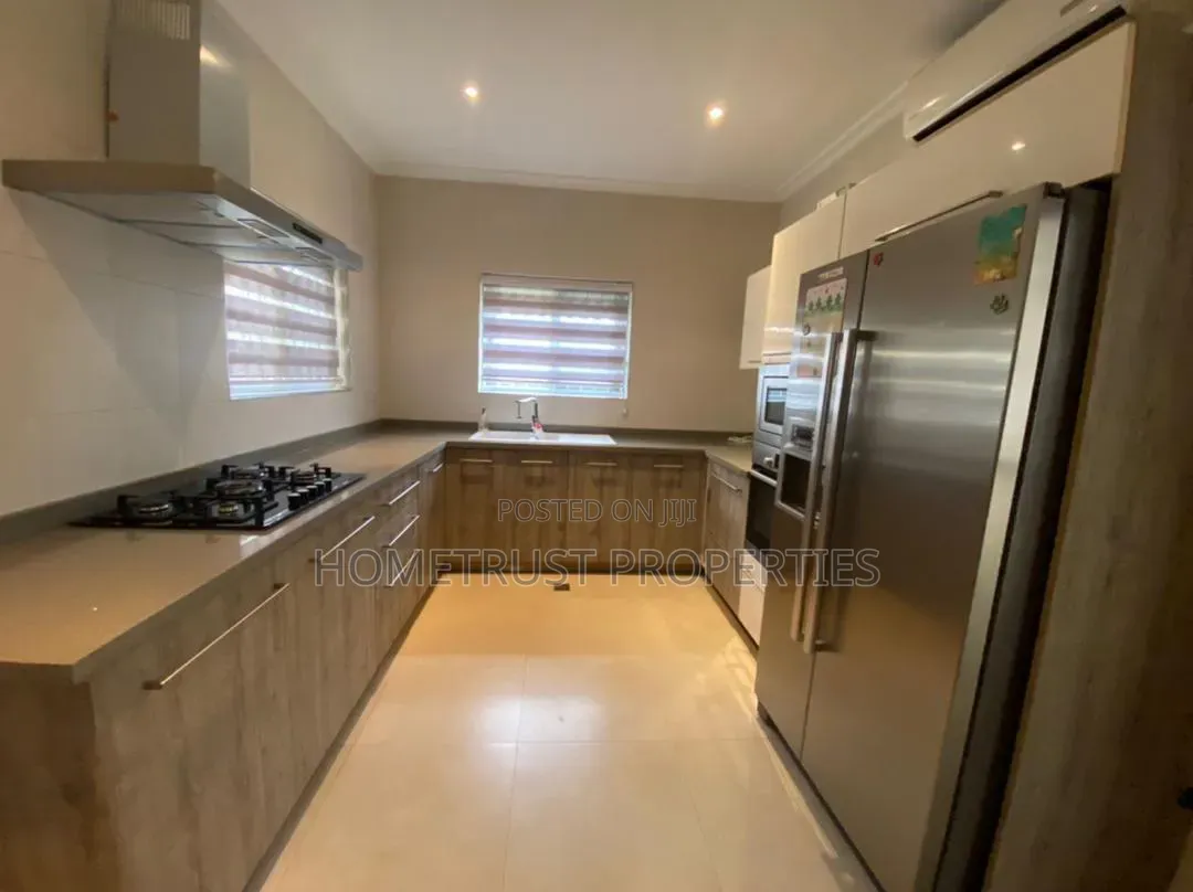 4bdrm Duplex in Airport Residential for sale in Airport Residential Area
