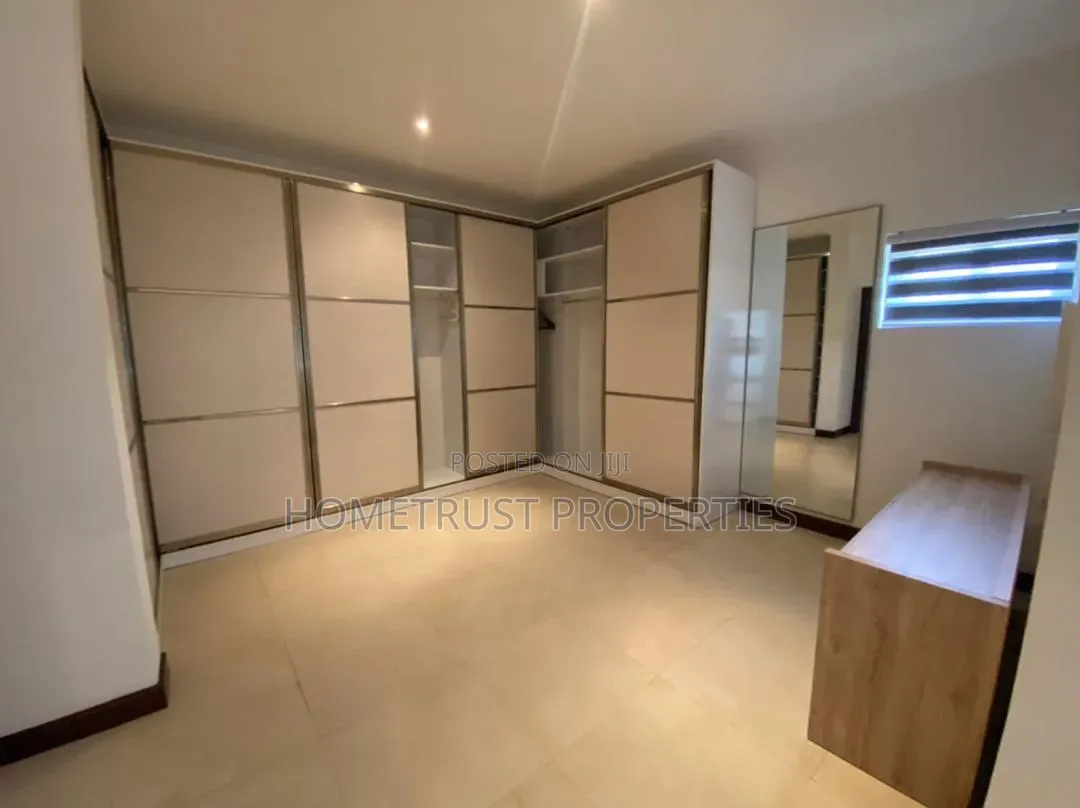 4bdrm Duplex in Airport Residential for sale in Airport Residential Area