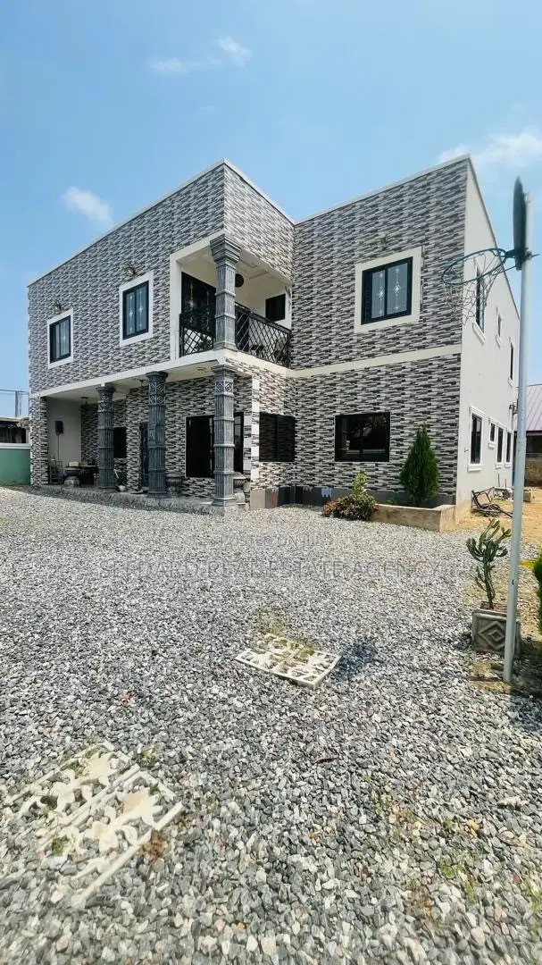 Furnished 6bdrm Duplex in Sefdard Properties, Ablekuma for sale in Ablekuma