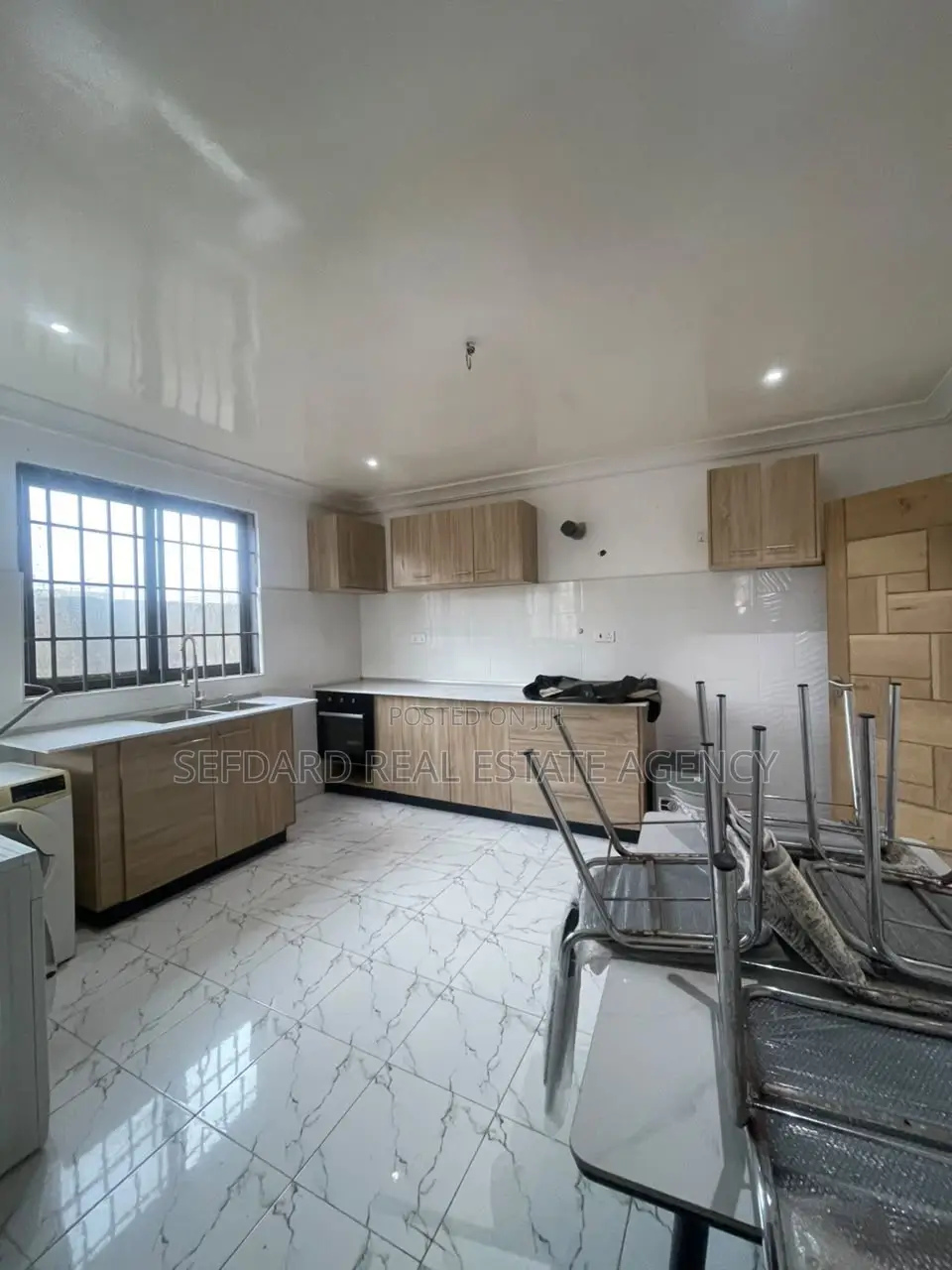 8bdrm House in Sefdard Properties, Tetegu for sale in Tetegu