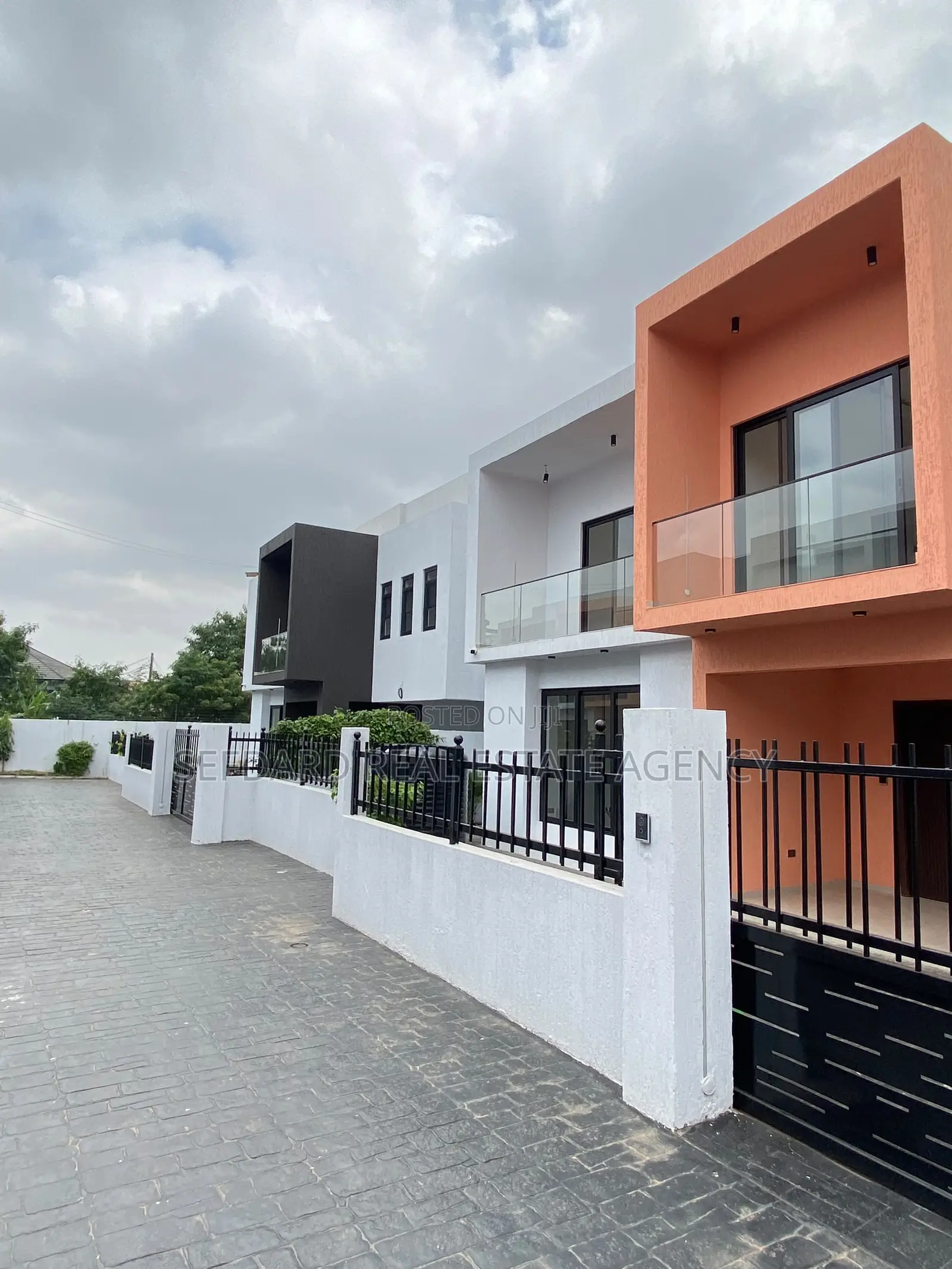 4bdrm Duplex in Sefdard Properties, Adjiriganor for sale in Adjiriganor