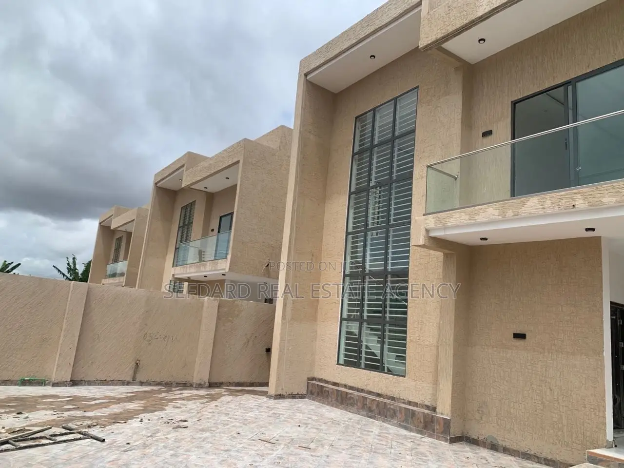 5bdrm Duplex in Sefdard Properties, Ashomang Estate for sale in Ashomang Estate