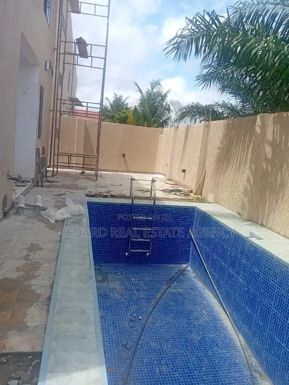5bdrm Duplex in Sefdard Properties, Ashomang Estate for sale in Ashomang Estate