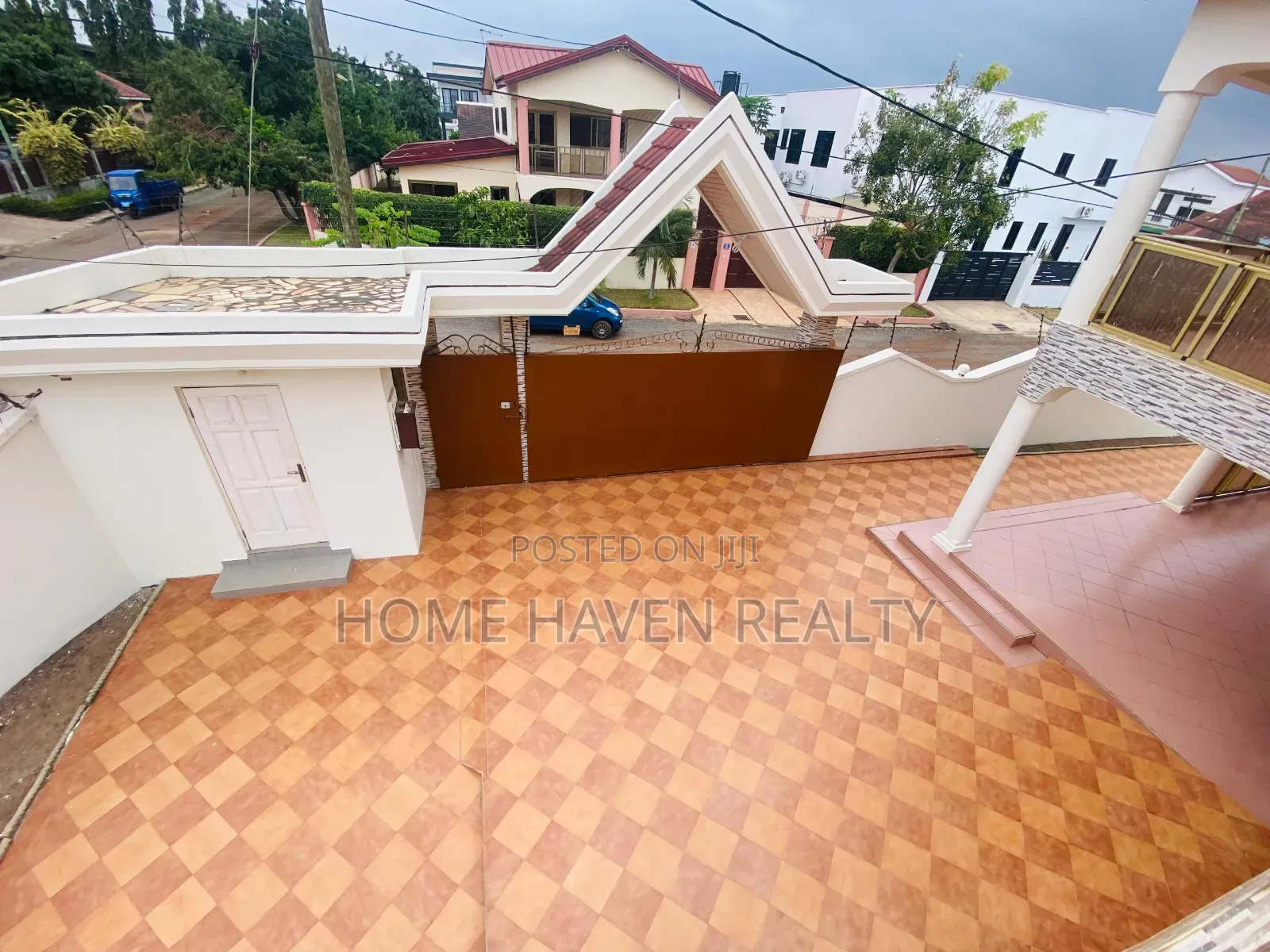 8bdrm House in East Legon, Police Station for rent in Police Station