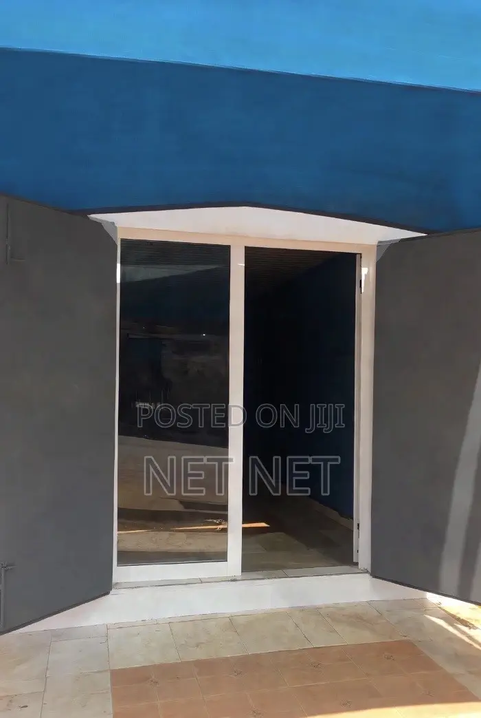 Shop and Washroom for Rent in Achimota