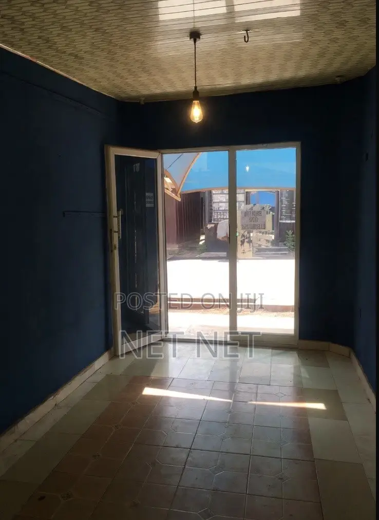 Shop and Washroom for Rent in Achimota