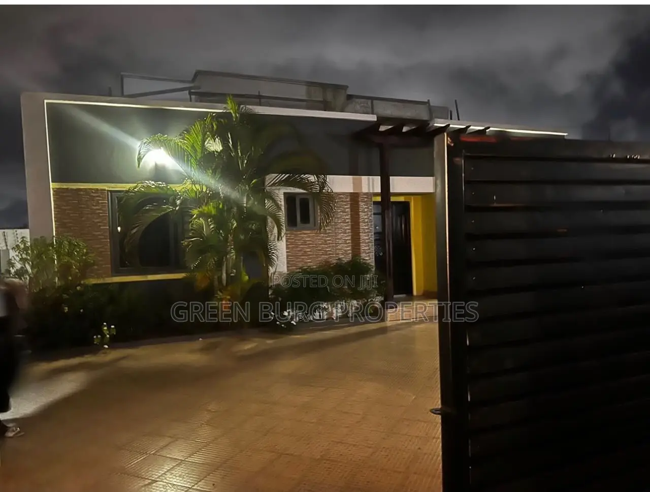 Furnished 2bdrm House in Green, East Legon for rent in East Legon