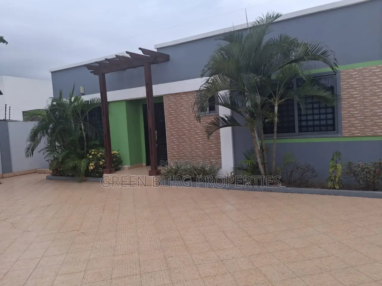 Furnished 2bdrm House in Green, East Legon for rent in East Legon