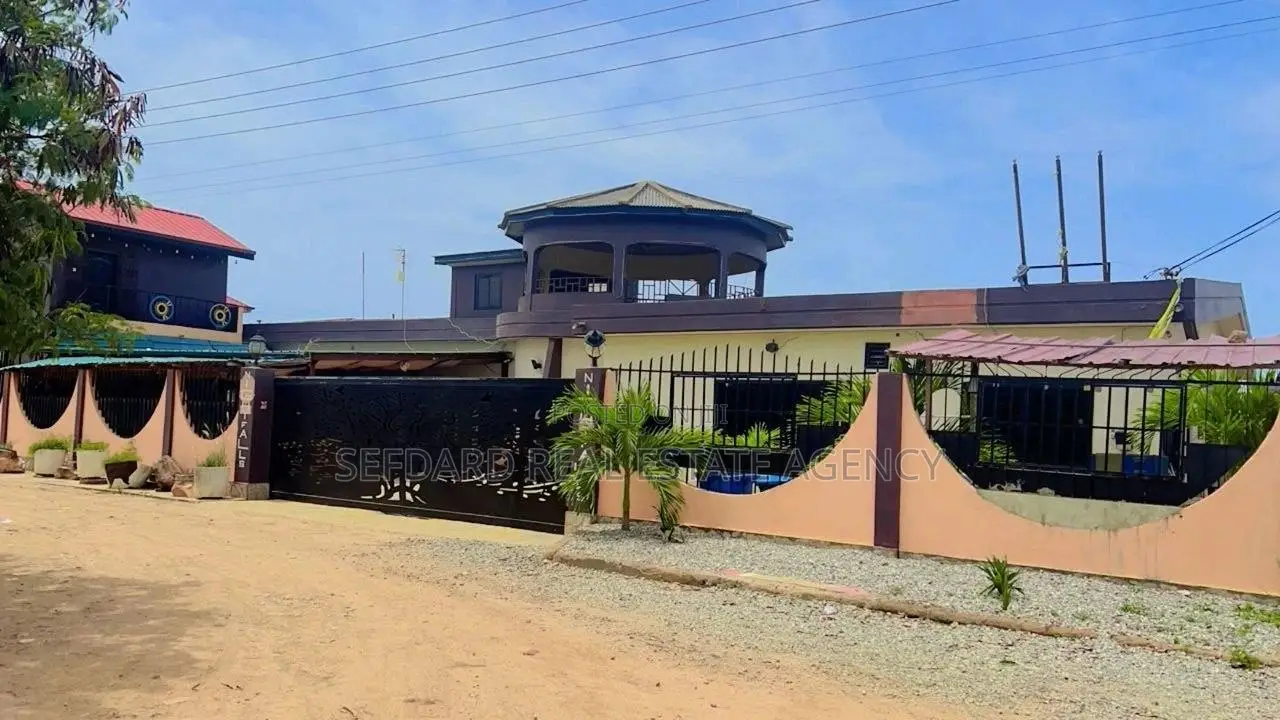 10-Bedroom Guesthouse for Sale – Macarthy Hill in MacCharty Hills