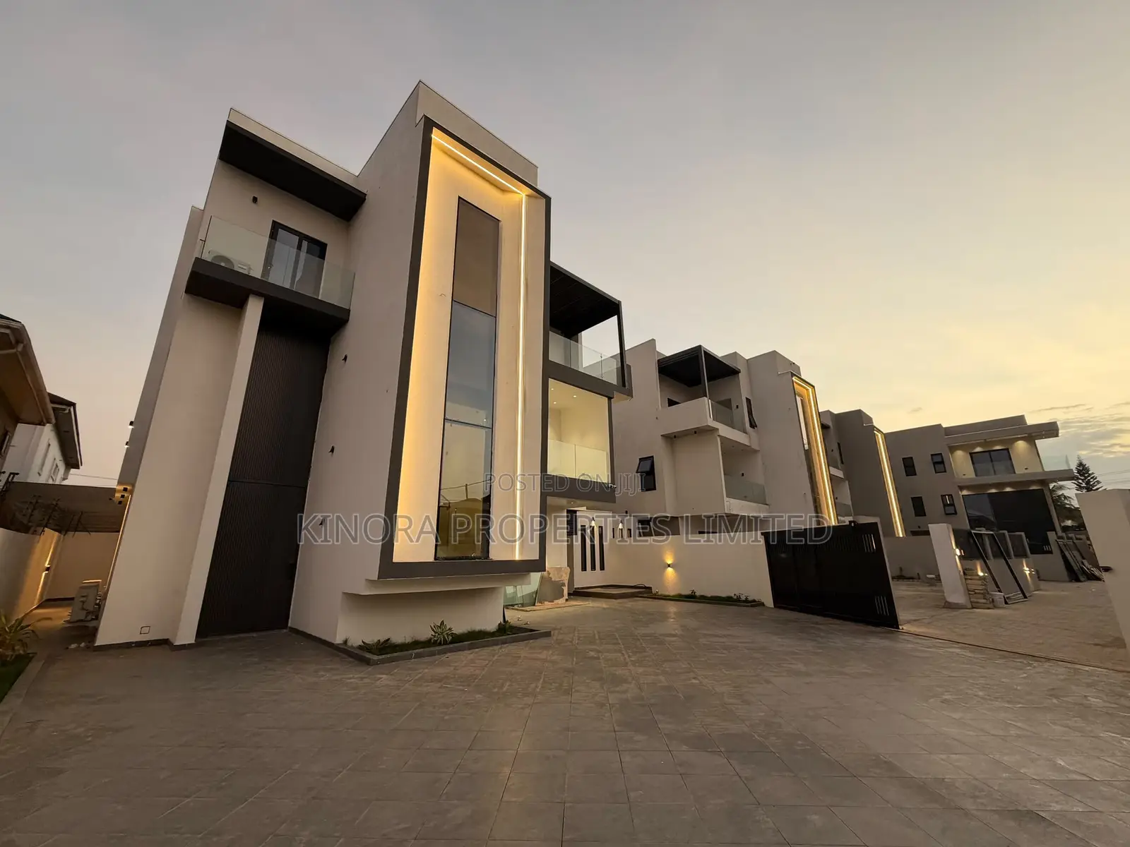 4bdrm Duplex in East Legon-Adjiganor for sale in East Legon