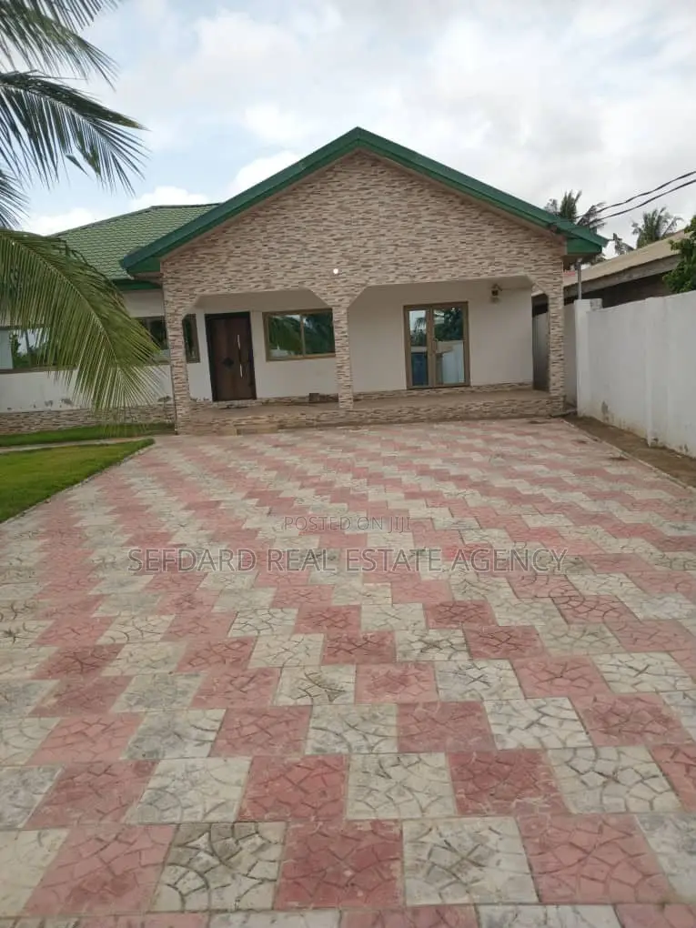 Furnished 4bdrm House in Sefdard Properties, Amasaman for sale in Amasaman