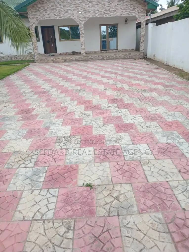 Furnished 4bdrm House in Sefdard Properties, Amasaman for sale in Amasaman